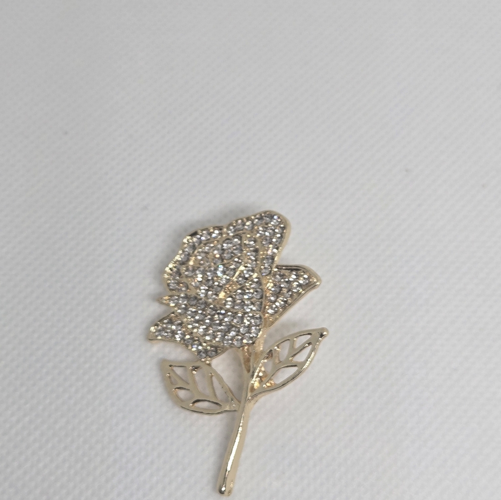 Elegant Gold Leaf Brooch - Picture 1 of 5